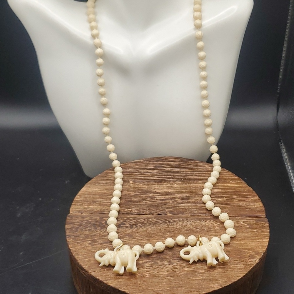 N3238 carved celluloid elephant charm necklace